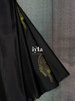 The Quill of Hogwarts Kanjeevaram in Obsidian Black