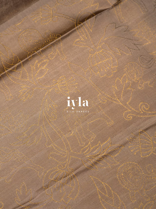 The Vintage Modernist Reversible Silk Saree in Champagne Sand