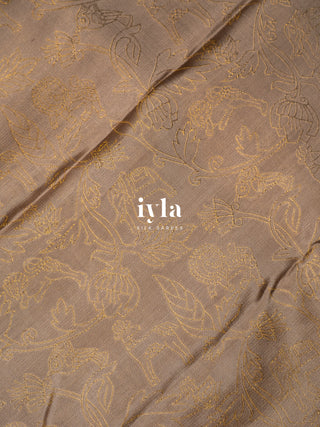 The Vintage Modernist Reversible Silk Saree in Champagne Sand