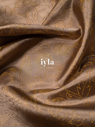 The Vintage Modernist Reversible Silk Saree in Champagne Sand