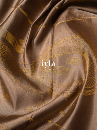 The Vintage Modernist Reversible Silk Saree in Champagne Sand