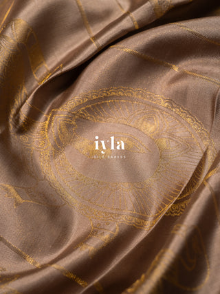 The Vintage Modernist Reversible Silk Saree in Champagne Sand