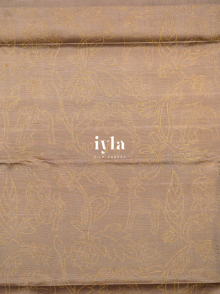 The Vintage Modernist Reversible Silk Saree in Champagne Sand