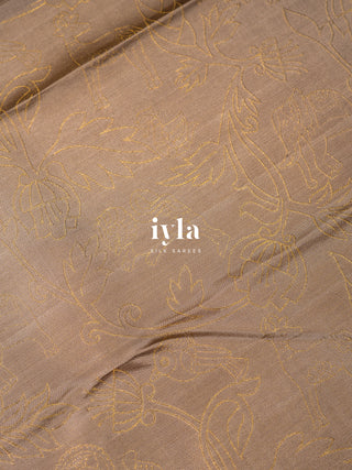 The Vintage Modernist Reversible Silk Saree in Champagne Sand