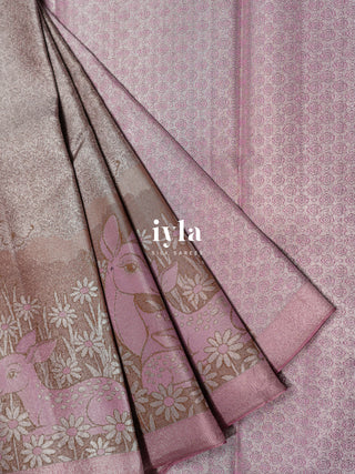 The Deer in Petalscape Kanjeevaram in Pastel Pink