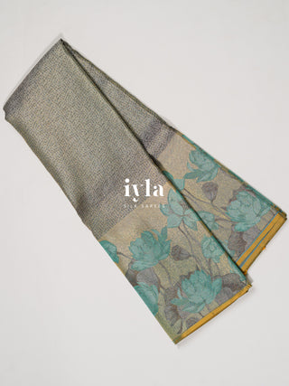 The Exotic Lotus Pond Kanjeevaram Dipped in Gold