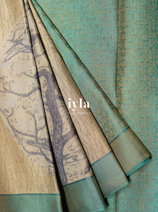 The Off-white Wings of Night Kanjeevaram