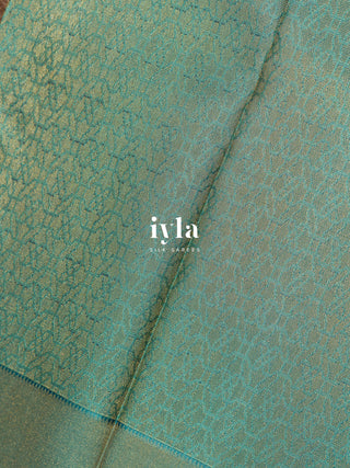 The Off-white Wings of Night Kanjeevaram