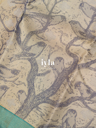 The Off-white Wings of Night Kanjeevaram