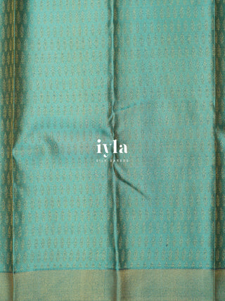 The Off-white Wings of Night Kanjeevaram